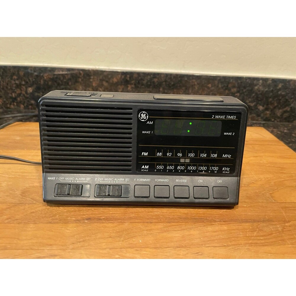 Vintage General Electric alarm clock 7-4648A